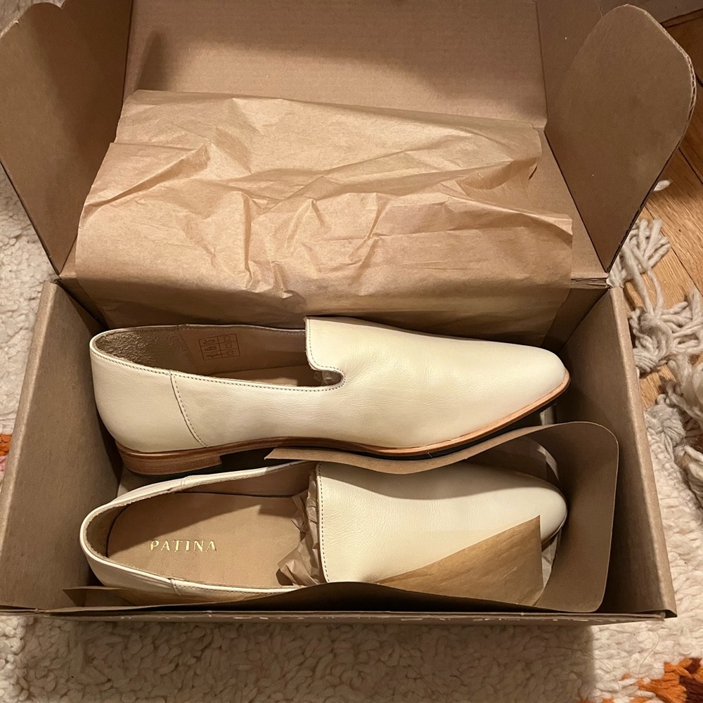 Portland Leather Goods / Patina Pointed Flat in Bone, Size 10.5